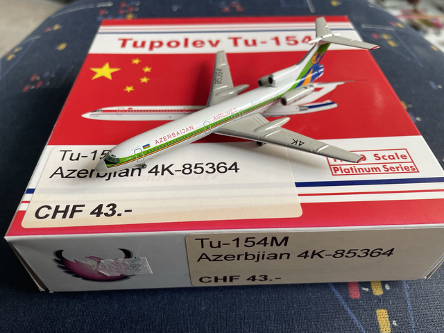 Tupolev Tu-154M Azerbaijan 4K-85364 (in falscher Box)