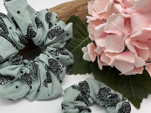 Scrunchie Haargummi blau mit Herzen