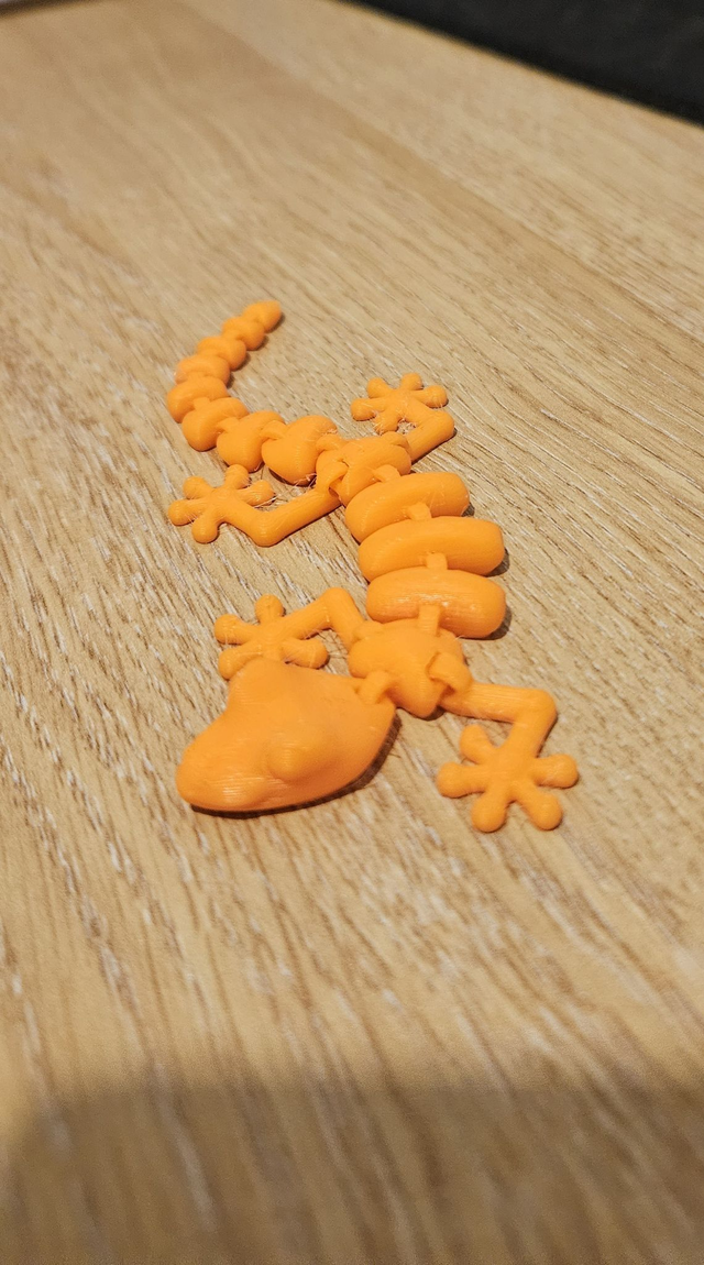 Fully Articulated Pocket Gecko