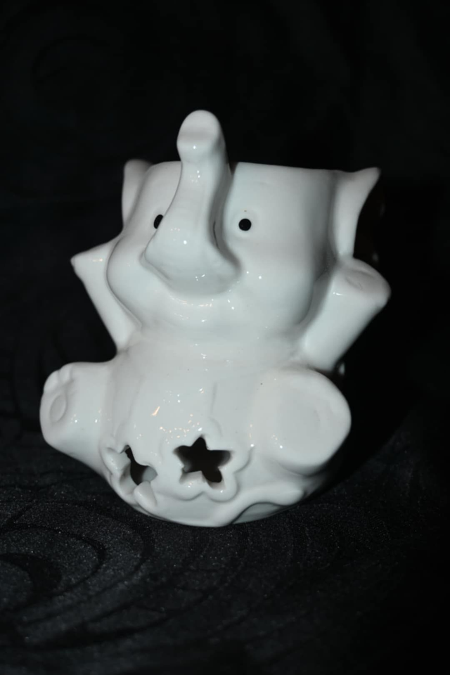 Brûle-parfum éléphant en céramique blanche – Diffuseur décoratif