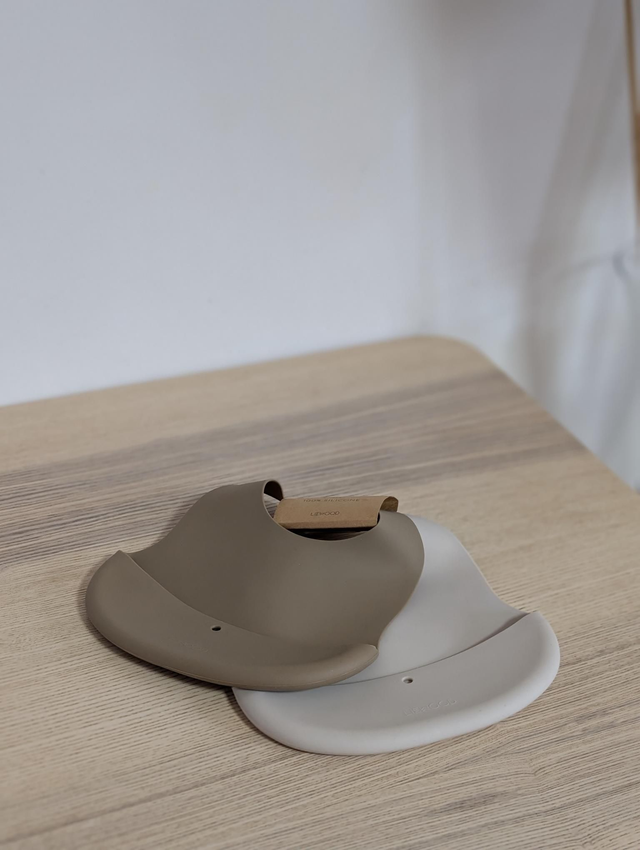 Lot x2 bavoirs silicone Liewood - Prix neuf : 26.90 euros