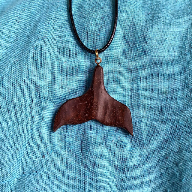 Pendentif queue de baleine