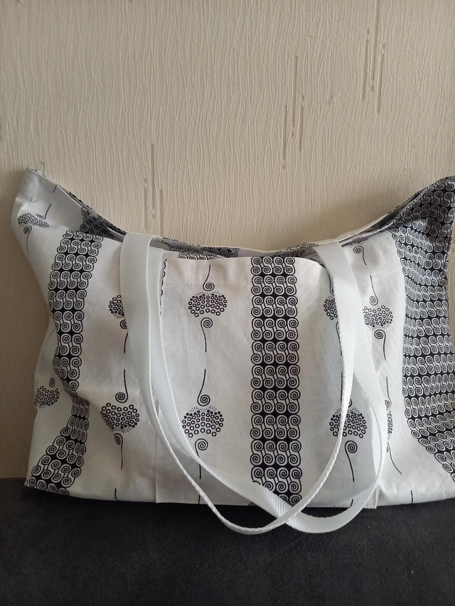 Sac cabas, sac shopping,  sac plage en tissu africain (noir et blanc ) largeur 55cm longueur 44cm