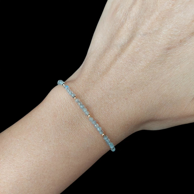 Bracelet femme “Mystique Labradorite” – Labradorite &amp; acier inoxydable – Ajustable et élégant