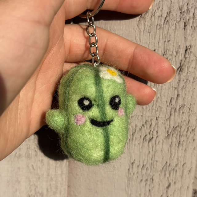 Needle-felt cactus keyring 