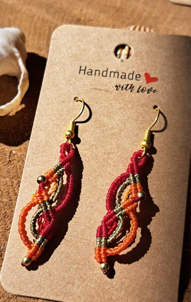 Boucles d'oreilles micro-macramé multicolores 