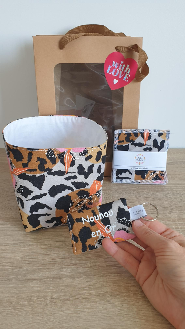 Coffret: panier +4 cotons + porte clés Nounou en Or (léopard fleurs )