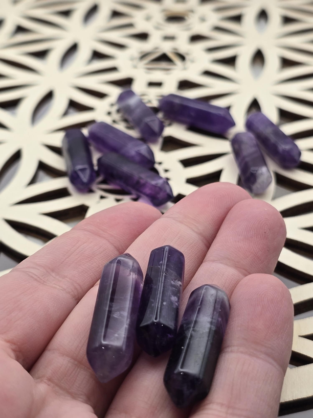 Améthyste forme pointe bi terminée