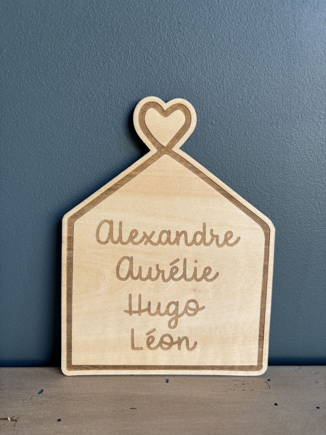 Maison avec prénoms gravés - Personnalisable