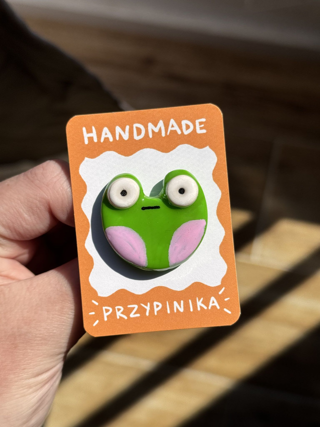 Żabka 🐸 - przypinka