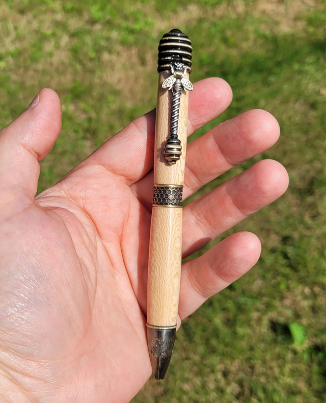 Stylo Maya l&#039;abeille en platane