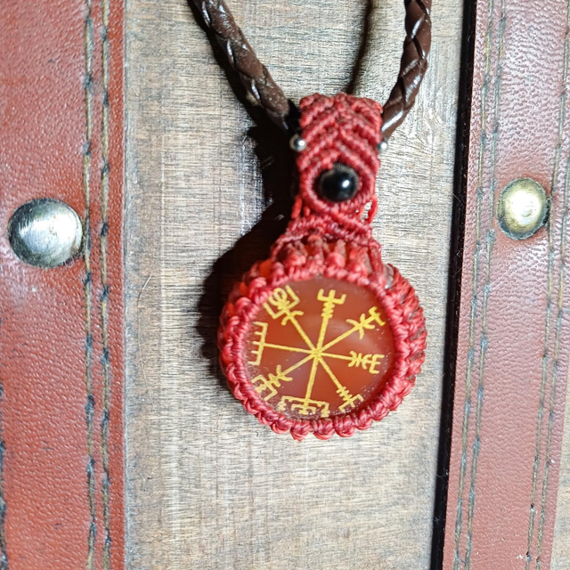 Cornaline gravée vegvizir micromacramé 