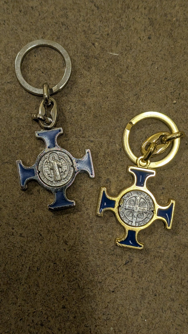 Porte-clé croix de Saint Benoît