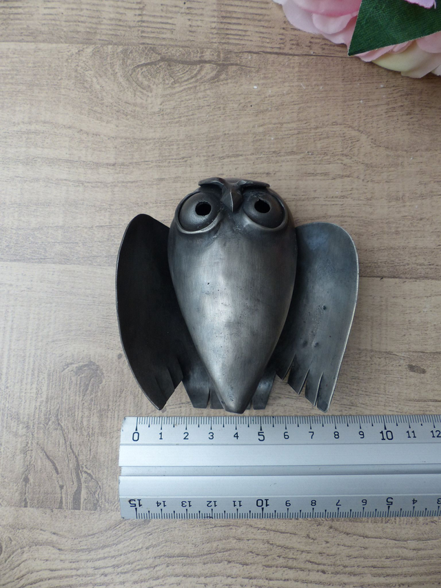 Statuette Chouette Fantôme en Étain Véritable – Figurine Sculptée à la Main Michel Laude, Miniature de Collection Unique, Cadeau Décoration