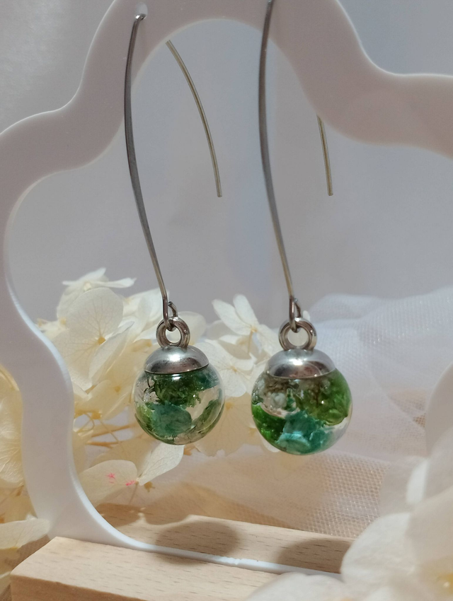 Boucles d’oreilles pendantes en fleurs séchées – Élégance naturelle