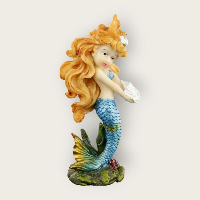 figurine de sirène debout