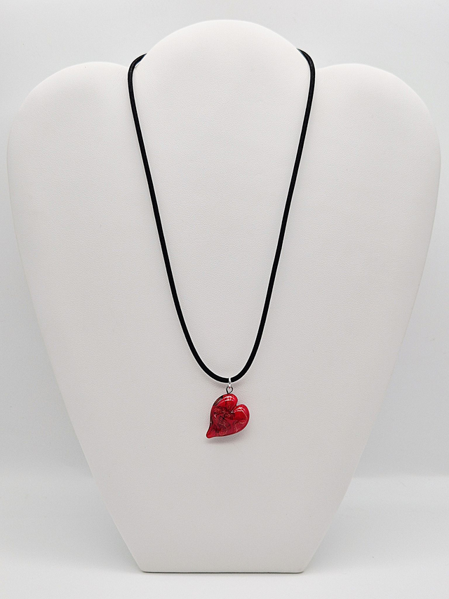 Pendentif Cœur rouge avec fil noir et aventurine dorée 3