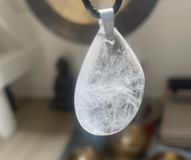 Pendentif pierre plate forme libre Cristal de Roche 40 mm qualité AA