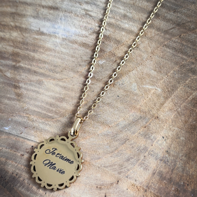 Collier Venise avec médaillon ajouré 