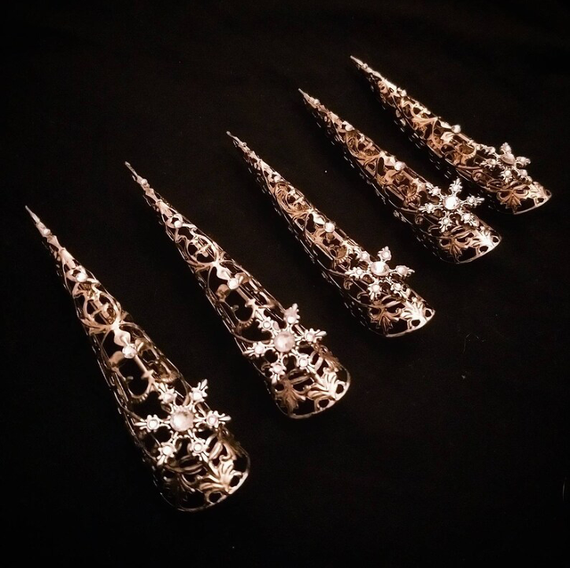 Snowflake nail claws 