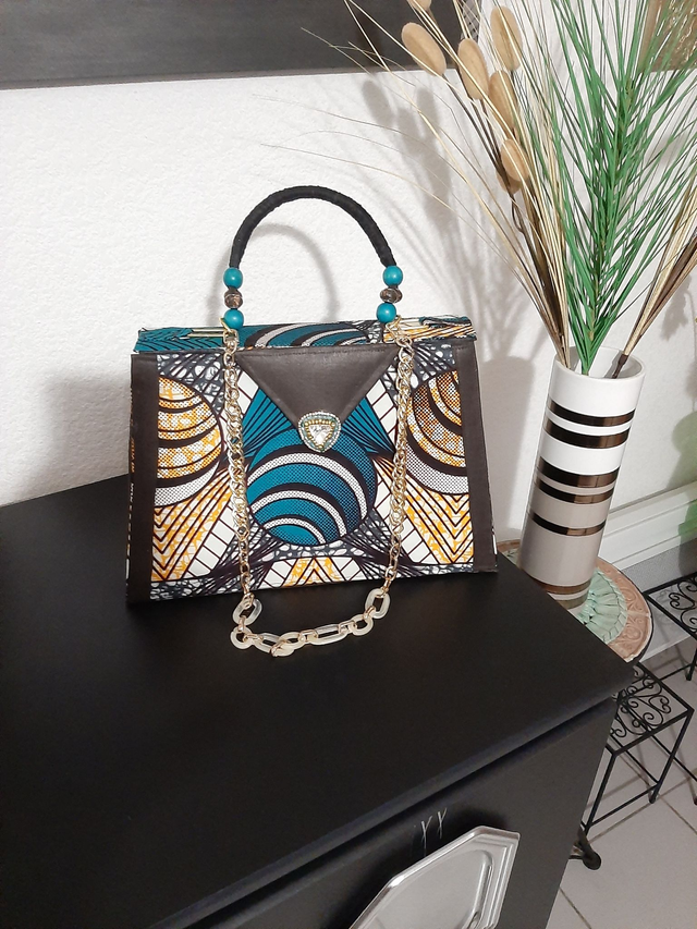 sac à main marron rigide en wax sans l&#039;accessoir . 