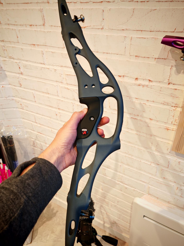 BORDER Archery - Poignée Tempest 23&quot; gris foncé 