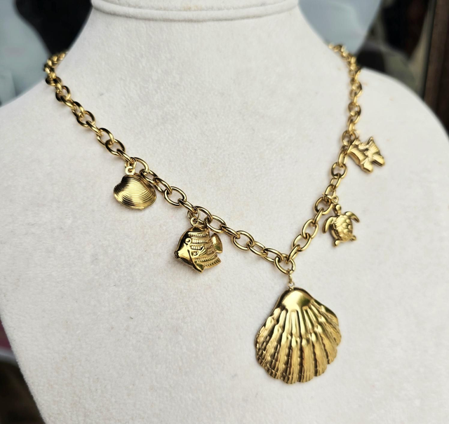 Collier "Marine" en acier inoxydable doré et charms