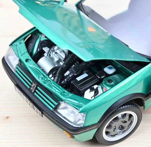 Peugeot 205 GTi Griffe avec toit vitré 1991 Vert Norev 184847 1/18