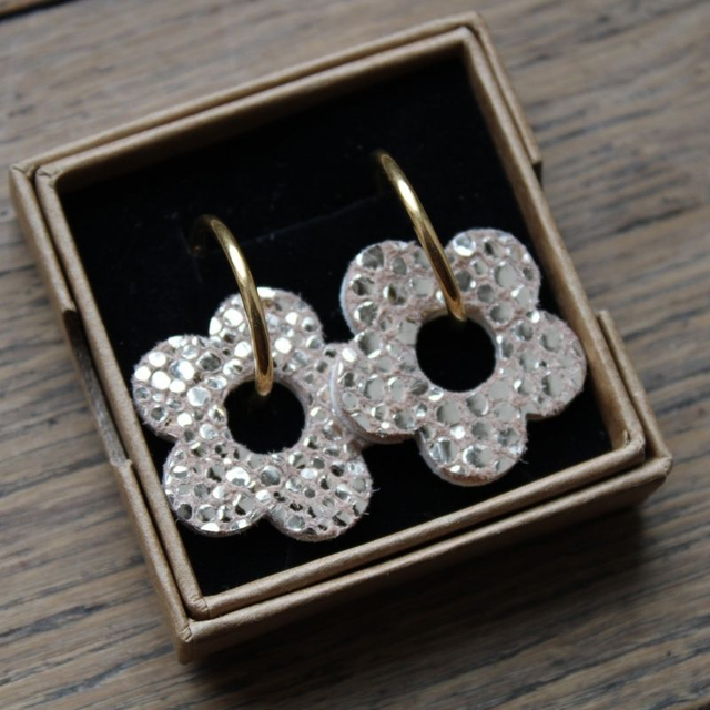 Boucles d’oreilles créoles fleurs