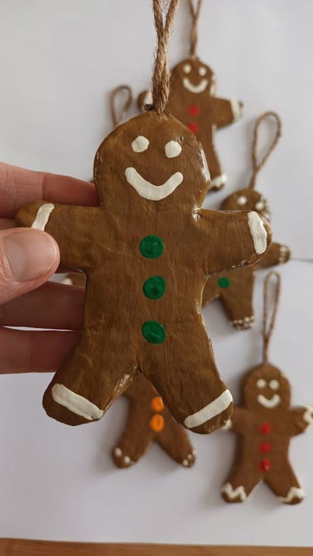 SUSPENSION PAIN EPICE, caramel en papier mâché, fait main, décoration unique de Noël