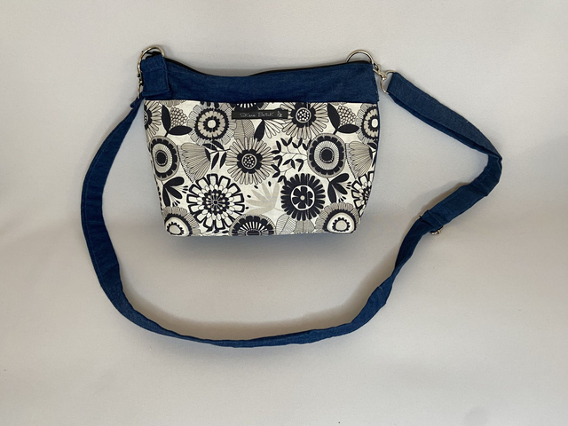 SAC UPCYCLÉ EN JEANS ET COTON STYLE LIBERTY