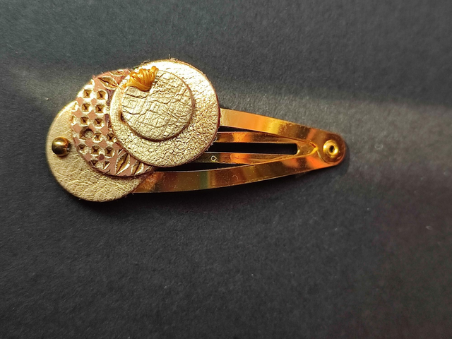 Barrette cuir dorée, pièce unique 