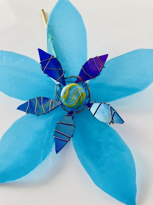 Kleurrijke Glazen Blauwe Bloem - Uniek Cadeau voor Tuinliefhebbers