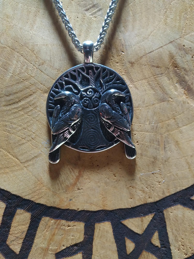 Collier corbeaux et Yggdrasil 