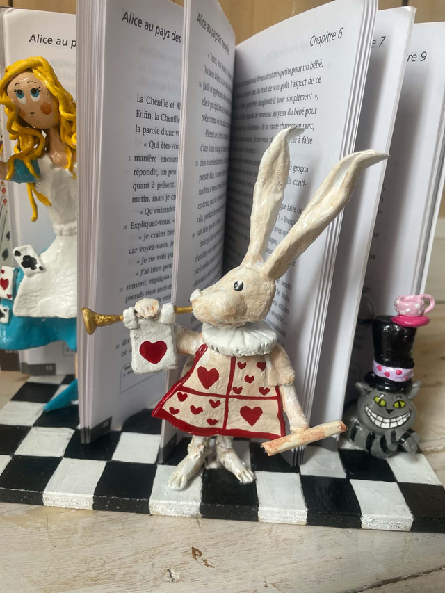 Décoration livre " Alice au pays des merveilles "