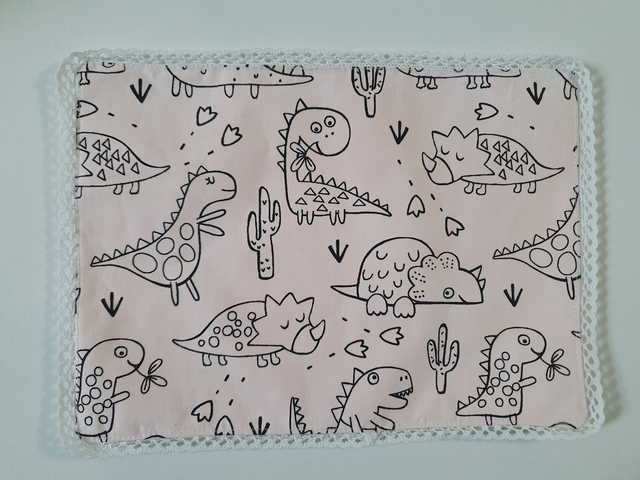 Set de table Dinosaures à colorier à l'infini... ou presque Rose pâle et dentelle