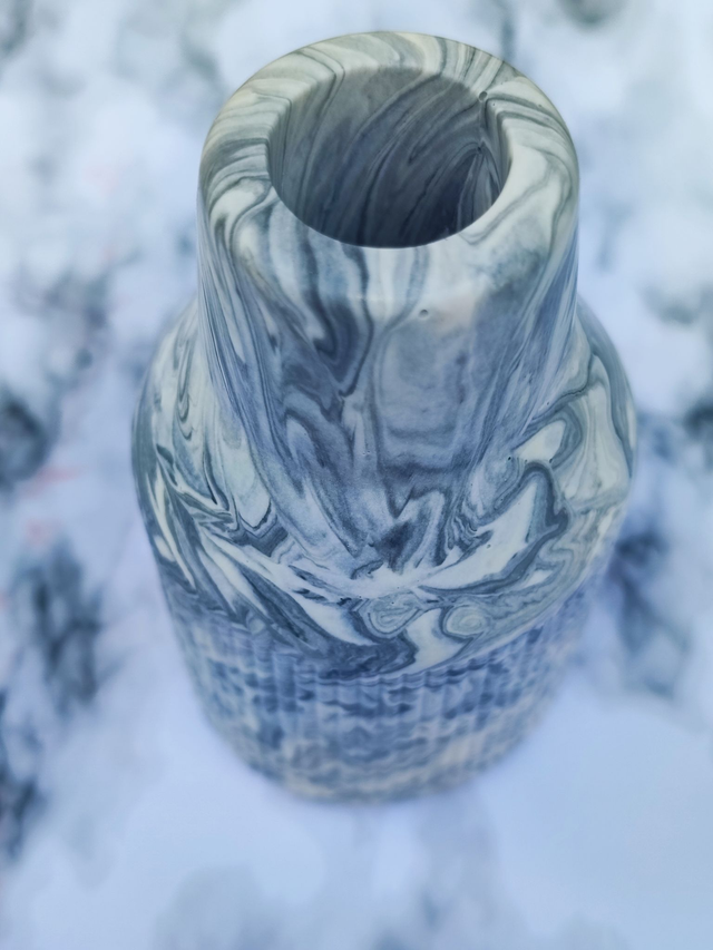 Vase soliflore en jesmonite