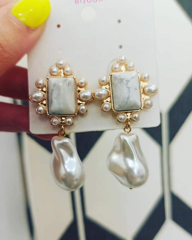 Orecchini con marble e perle 