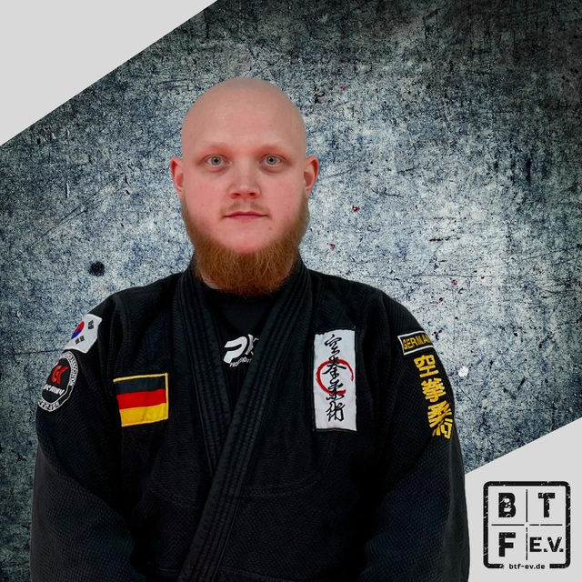 Gongkwon Yusul Anzug schwarz