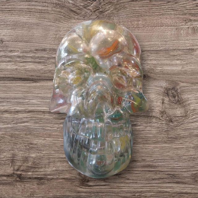 Crâne en résine avec billes