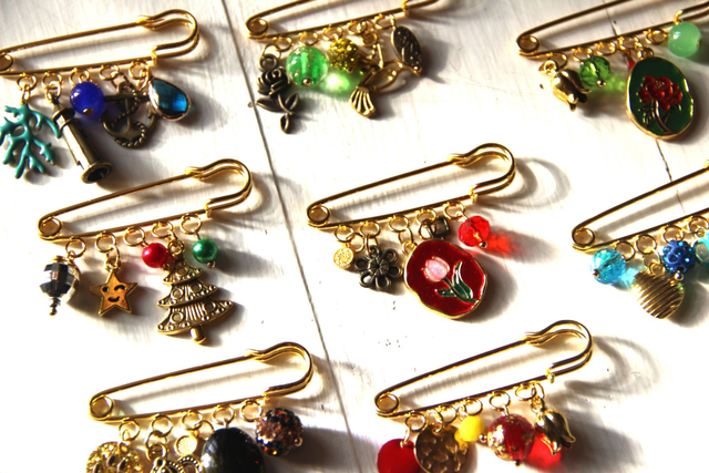 Les broches dorées 5 cm (11 modèles)