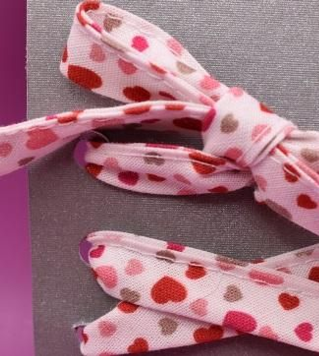 Lacets fantaisies motifs coeurs 90cm