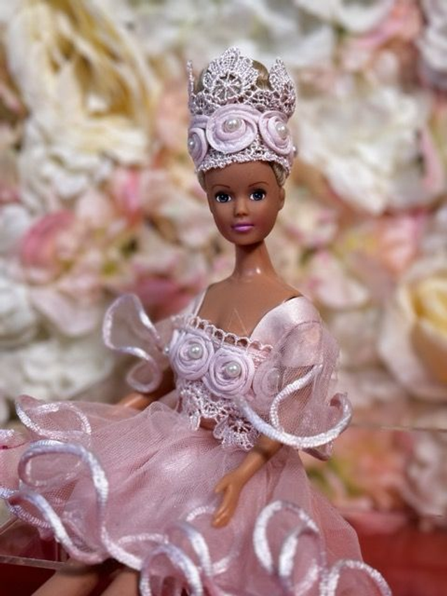 Poupée – Robe rose en dentelle & Coiffe assortie - Fait main