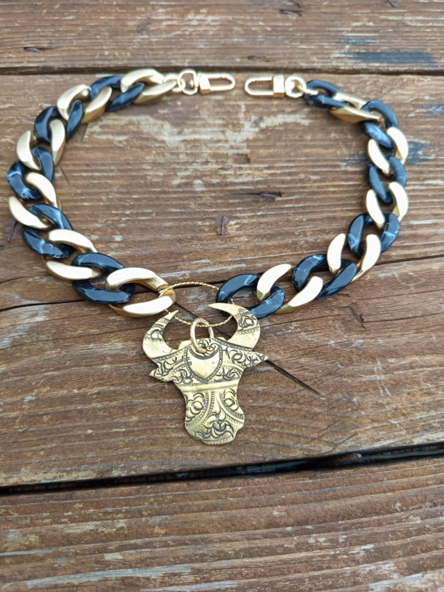 Collier en grosses mailles en acrylique Svarna Kaala