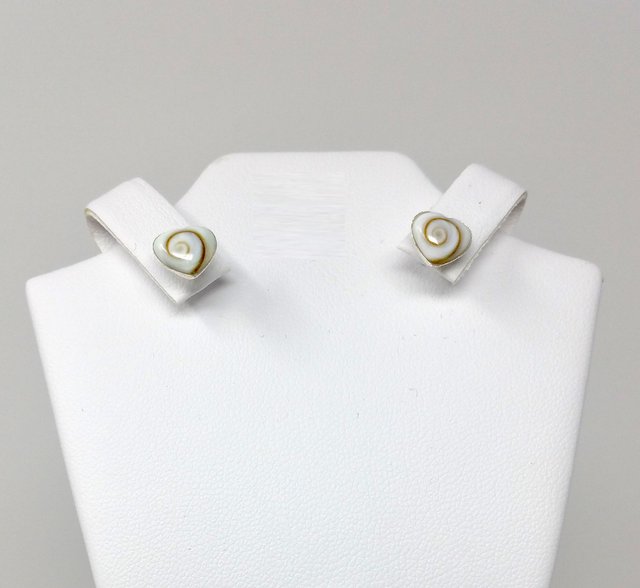 PAIRE DE BOUCLES D'OREILLES OEIL DE STE LUCIE PUCE COEUR DE 7MM BOS065