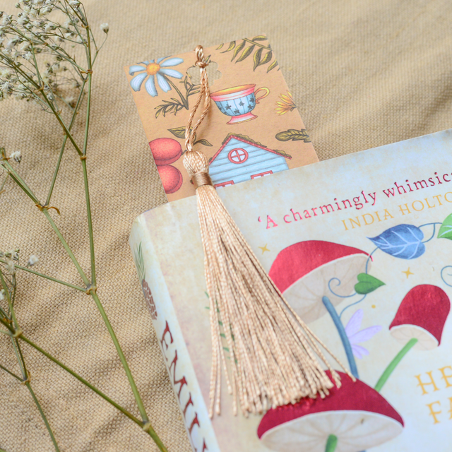 &quot;Summer Cottage&#039;&#039; bookmark