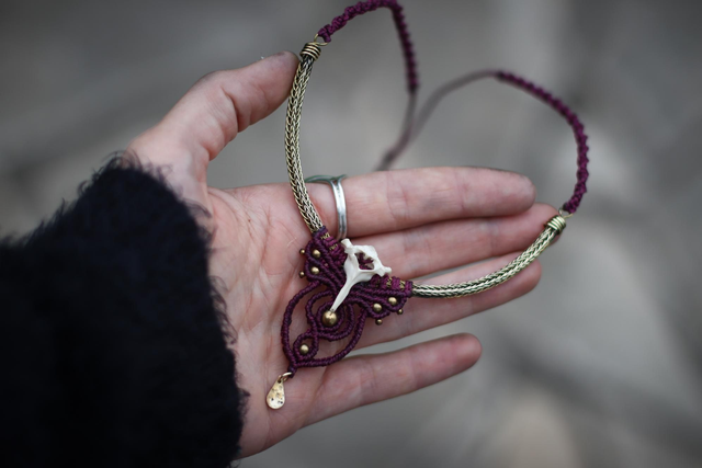 Collier demi-torque maille viking et vertèbres 