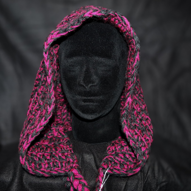 CAPUCHE NOIR ET FUCHSIA