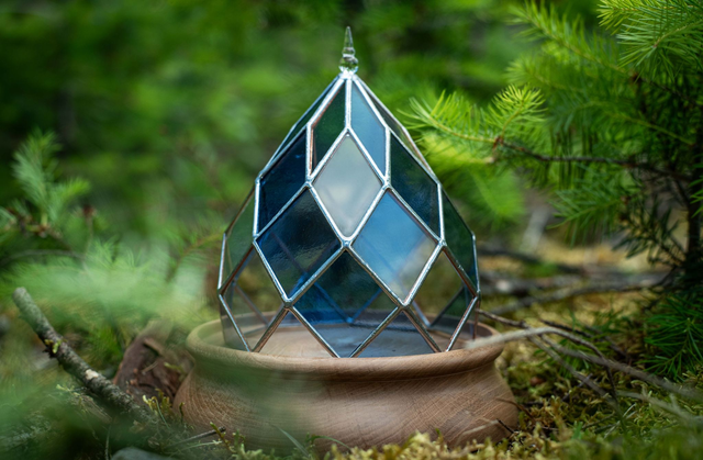 Zome 8 bleu avec épi de faîtage en verre 