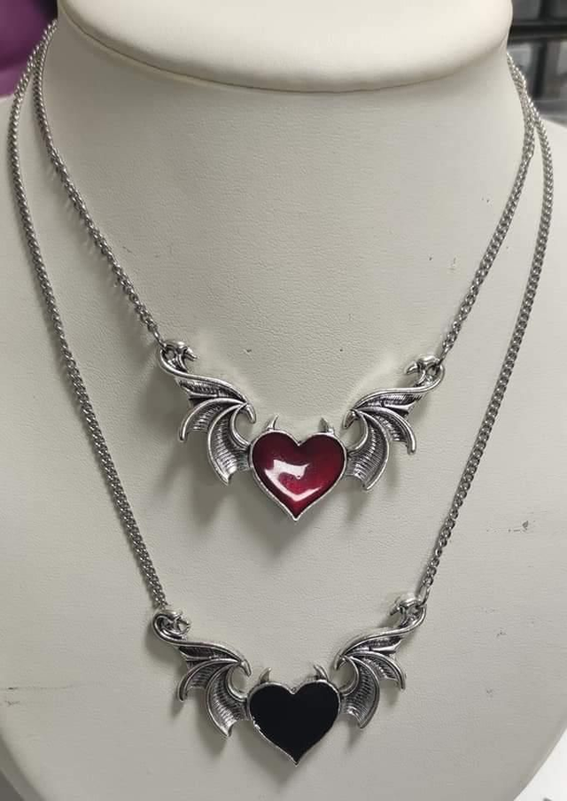 Collier coeur chauve souris 